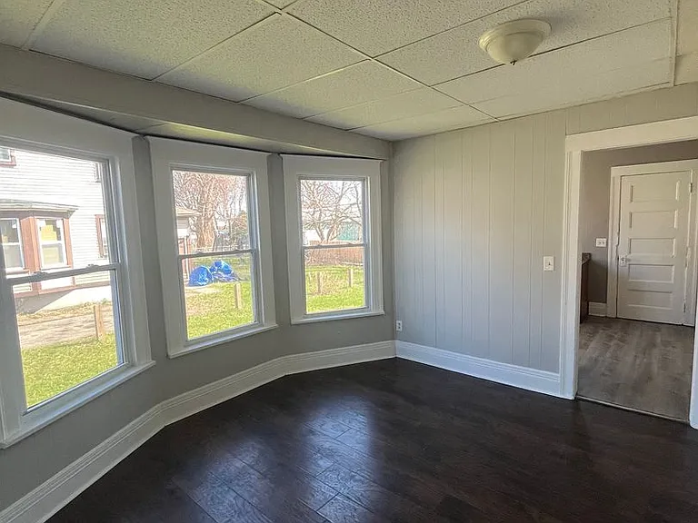 142-144 Bowman St — Photo 11