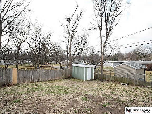 3rd image of 729 E Eldora Ln