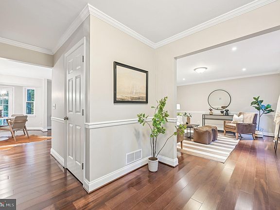 4th image of 986 Bramleigh Ln