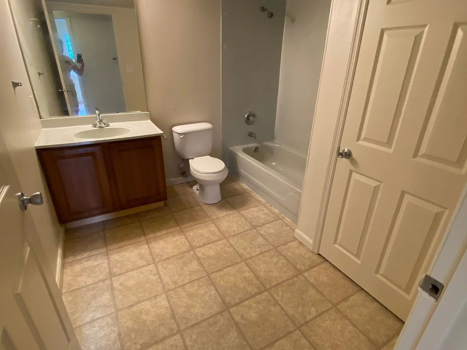 3 bed, 900 sqft, $1,100 — Photo 4