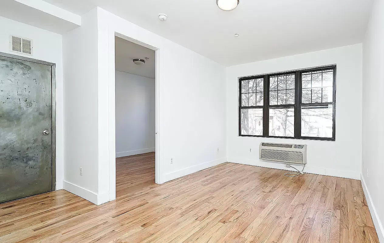 678 Prospect Place — Photo 3