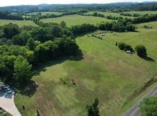 559 Morie Rd, Dandridge, TN 37725