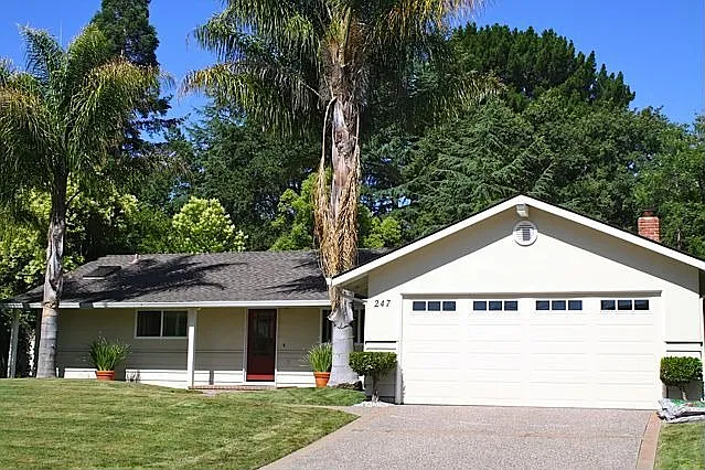 247 Valley Dr photo 1