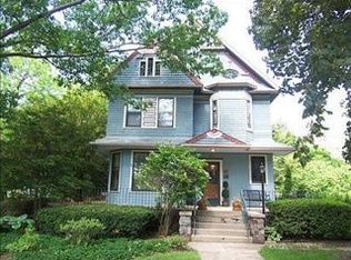 84 S Walkup Ave, Crystal Lake, IL 60014