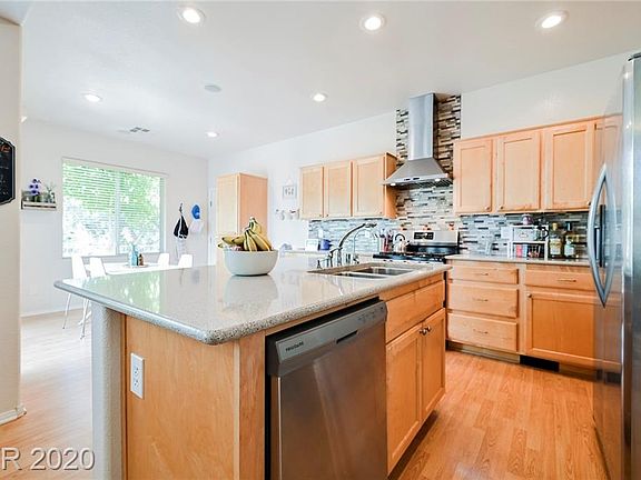 3rd image of 928 Altaville Ct