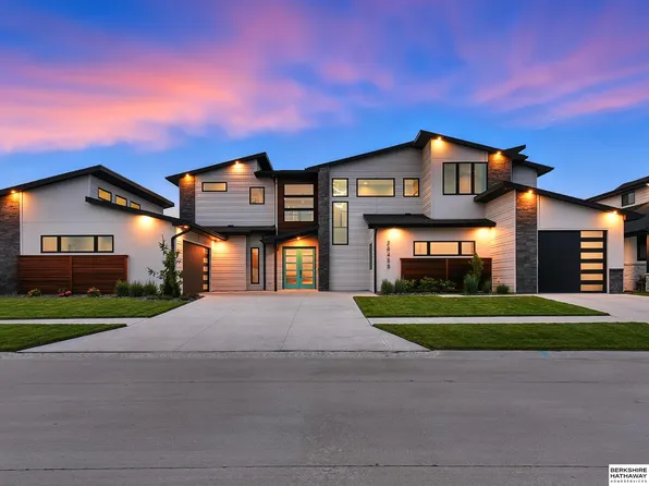 28488 Laurel Cir, Valley, NE 68064