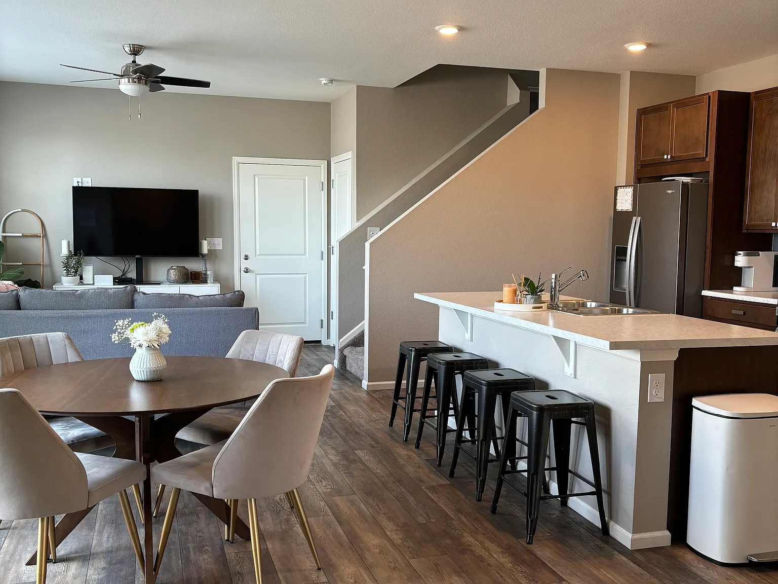 3 bed, 2.5 bath, 1760 sqft, $3,050 — Photo 4