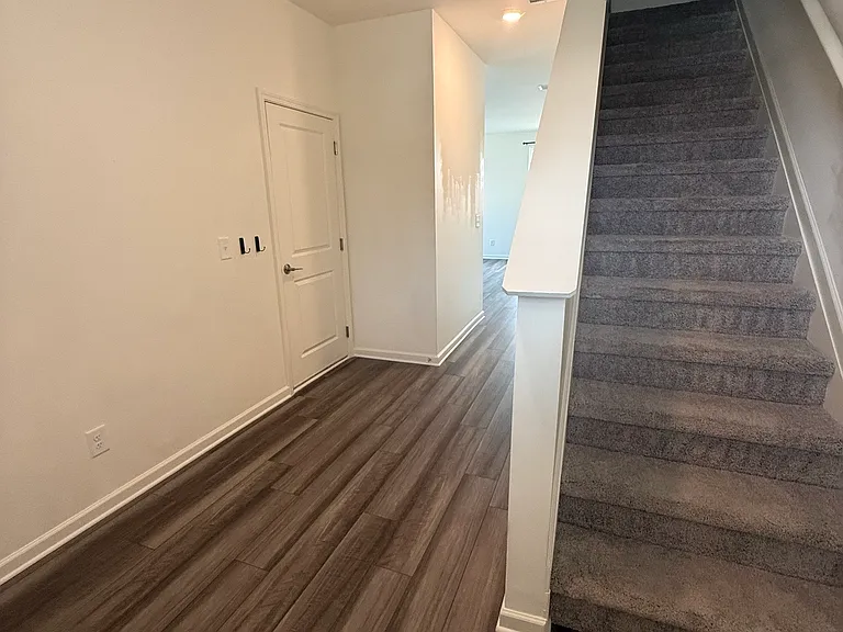 109 Feeney Ln — Photo 5