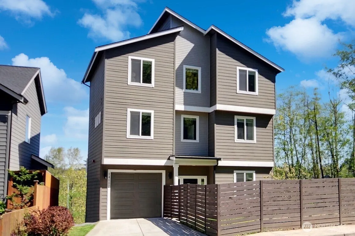 14002 Macadam Road S photo 1