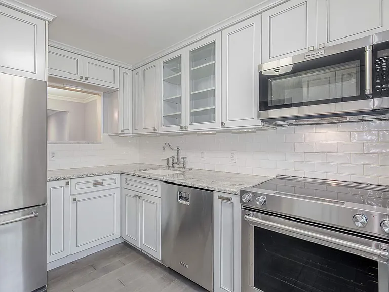 935 S Taylor St — Photo 6