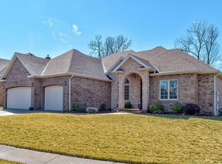 878 W Chestnut Bend Cir, Nixa, MO 65714