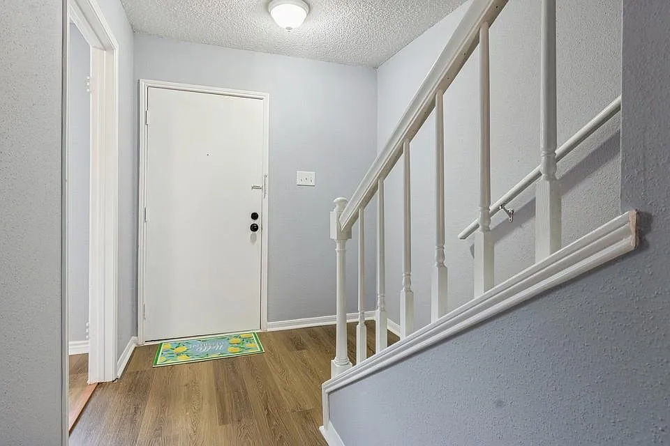 2 bed, 2.5 bath, 1281 sqft, $1,875 — Photo 3