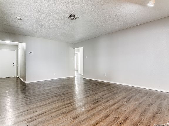 3rd image of 6730 STONE LAKE DR