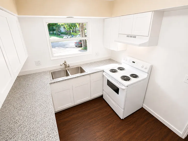 7702 Kessler Ln — Photo 3