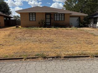 305 N 17th St, Chickasha, OK 73018