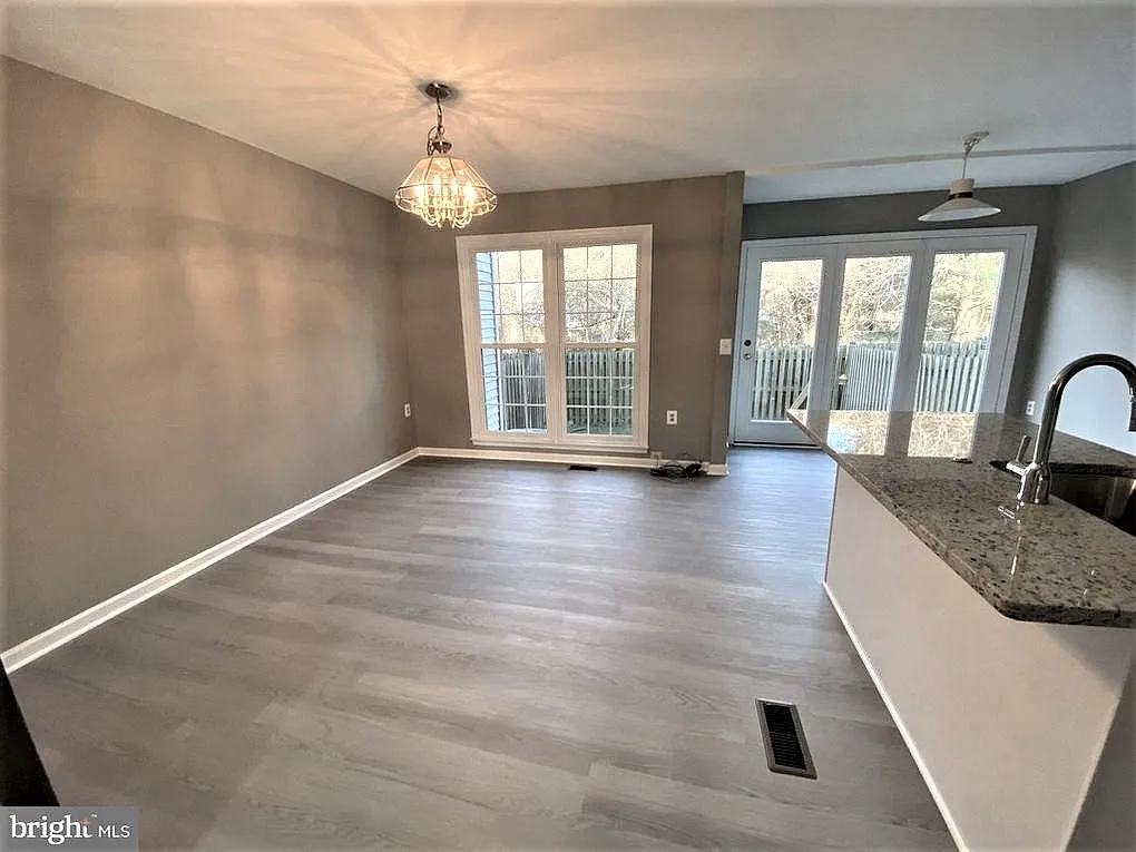 4 bed, 2300 sqft, $3,500 — Photo 3