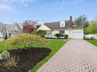 40 Paumanake Rd, Blue Point, NY 11715