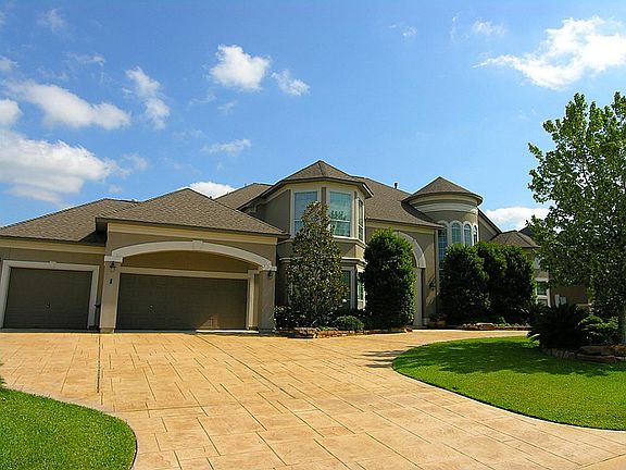 Lots of Parking of Friends & Family, Etched Concrete Driveway. Lush Landscaping Front & Back