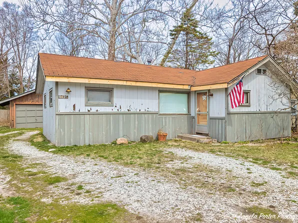 10426 W Illinois Ave, Beach Park, IL 60099