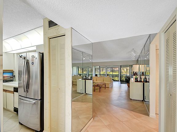 5th image of 5540 Fairway Park Drive #102
