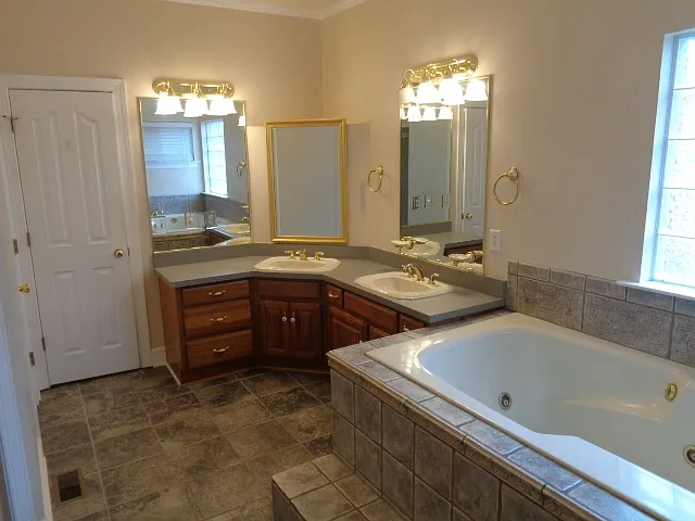 639 Glenties Dr — Photo 9
