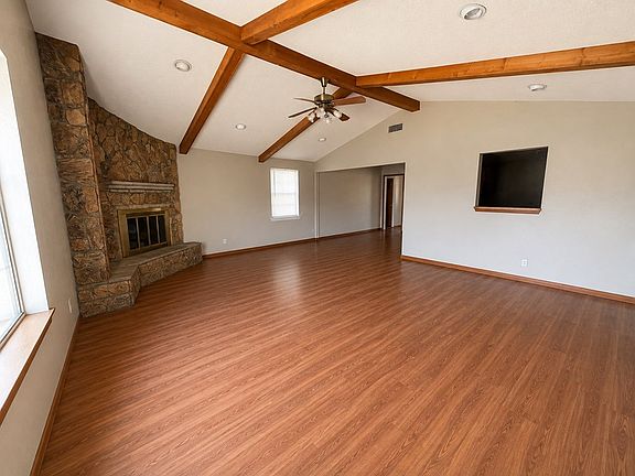 2nd image of 2704 Redbud Ave