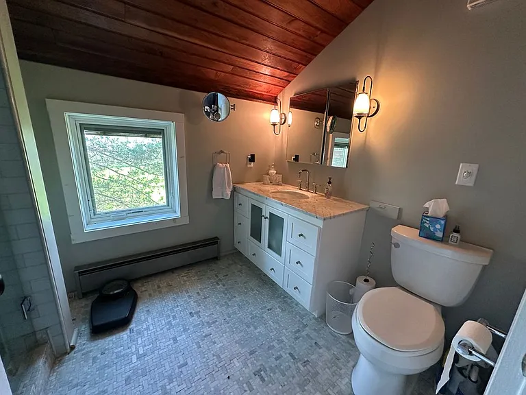 914 Middle Rd — Photo 16