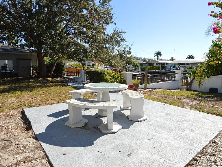 3947 Venetian Way — Photo 35