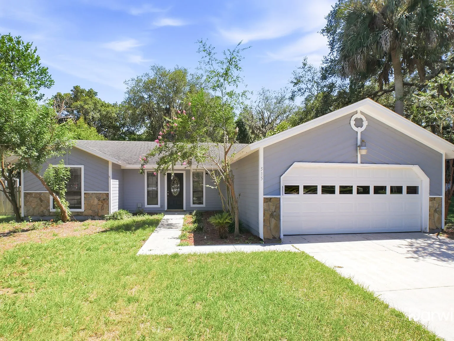 3 bed, 2.0 bath, 1330 sqft, $2,490 — Photo 2