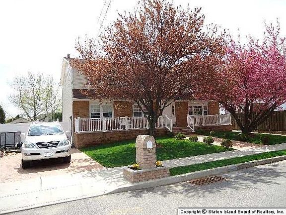 3rd image of 472 Lamont Ave