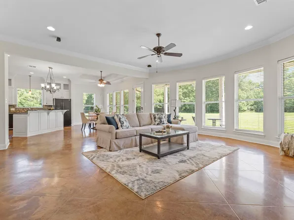 33050 Duff Rd, Walker, LA 70785