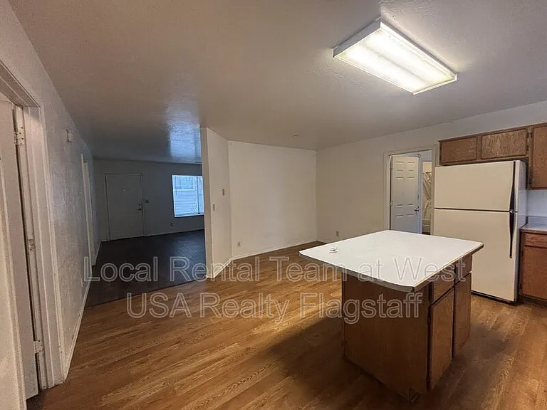 625 S Fountaine St #B — Photo 9