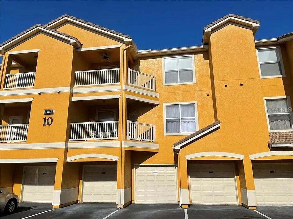 3 bed, 2.0 bath, 1369 sqft, $2,000 — Photo 3