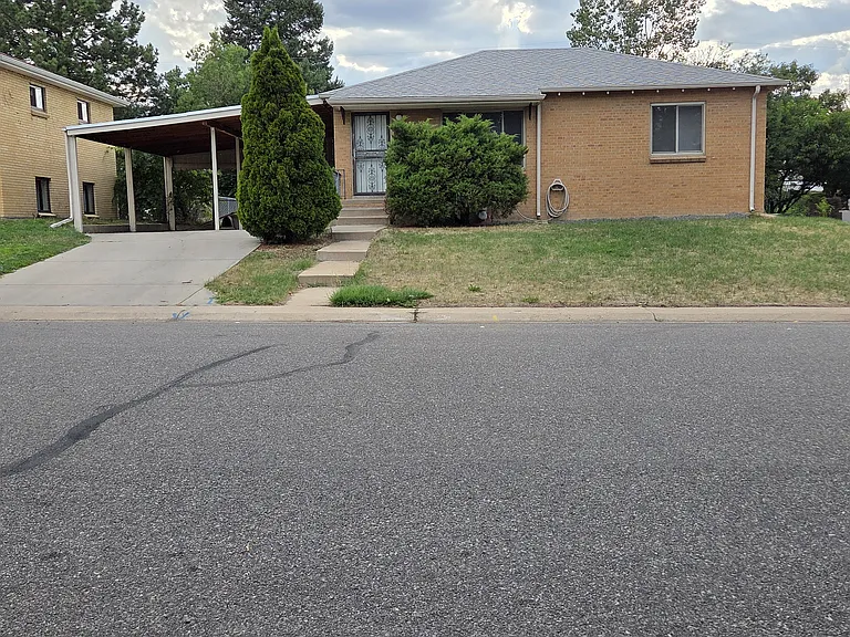 2131 S Yates St — Photo 1