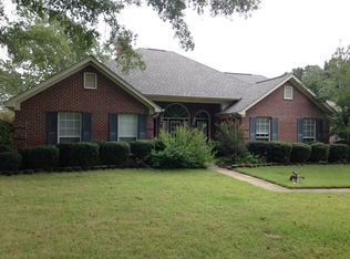 402 Country Oaks Cir, Tupelo, MS 38801