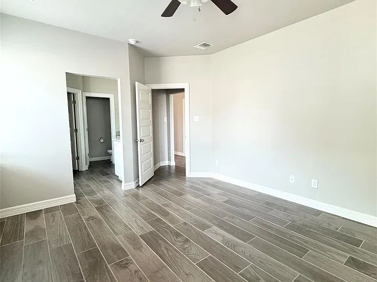 100 Bailey Kay Ct #B — Photo 13
