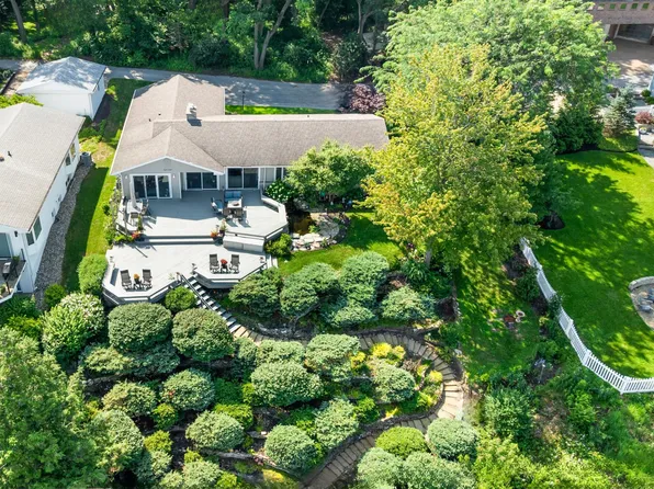 2925 Lake Shore Dr, Long Beach, IN 46360