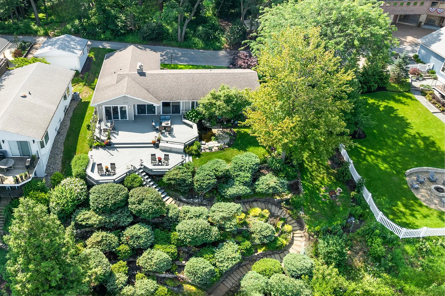 2925 Lake Shore Dr photo 1