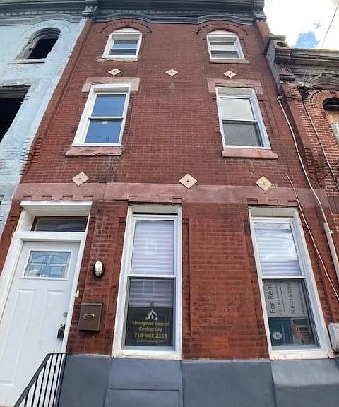 2557 N 17th St — Photo 2
