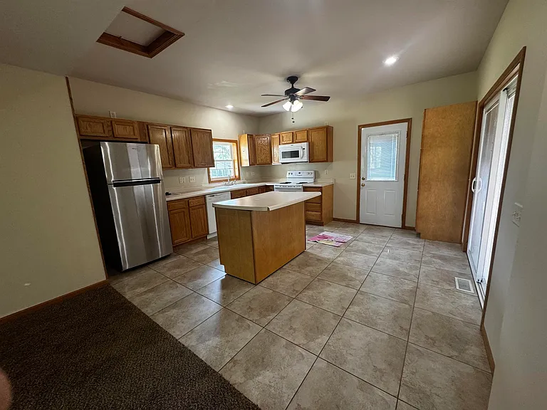 154 River Rd — Photo 3