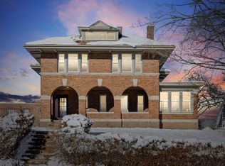 583 Fenelon Pl, Dubuque, IA 52001