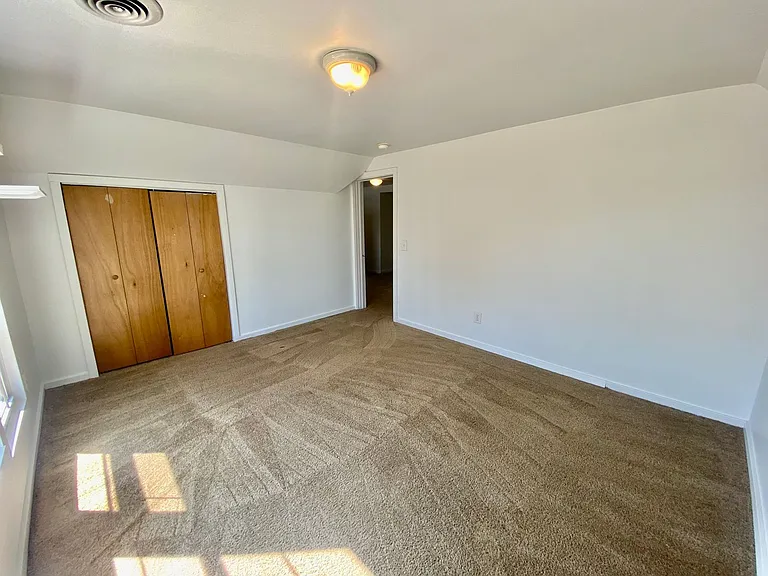 603 W Cross St — Photo 16