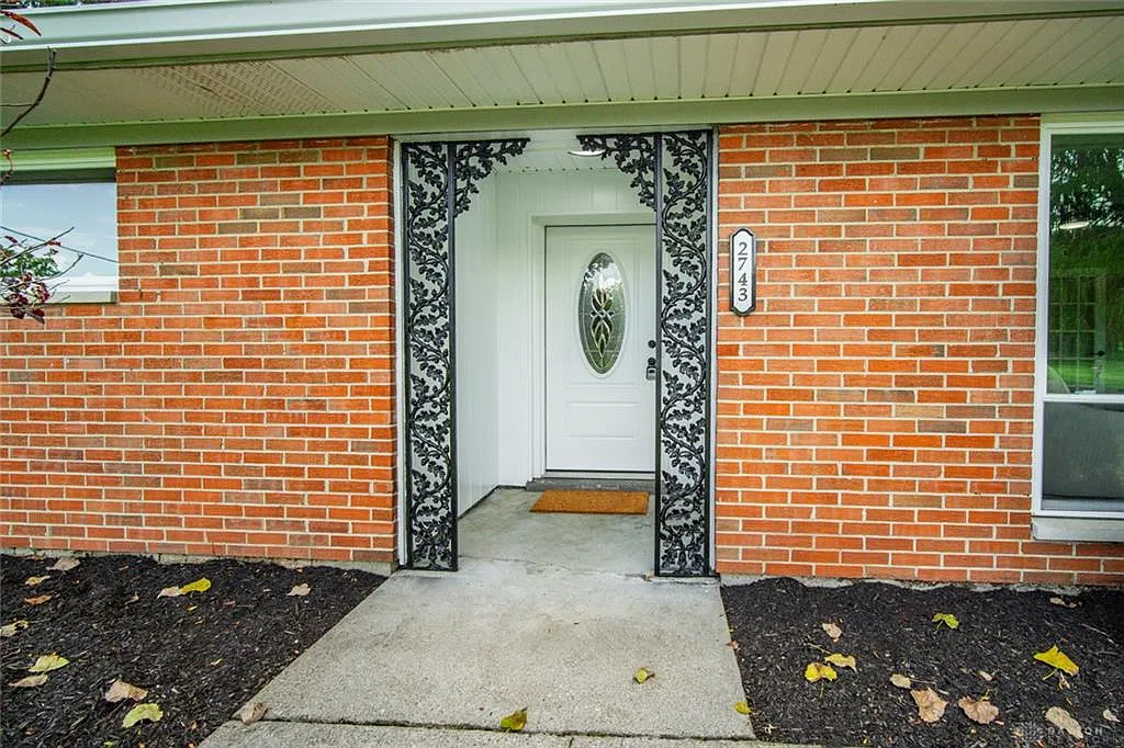 3 bed, 2.0 bath, $2,300 — Photo 2