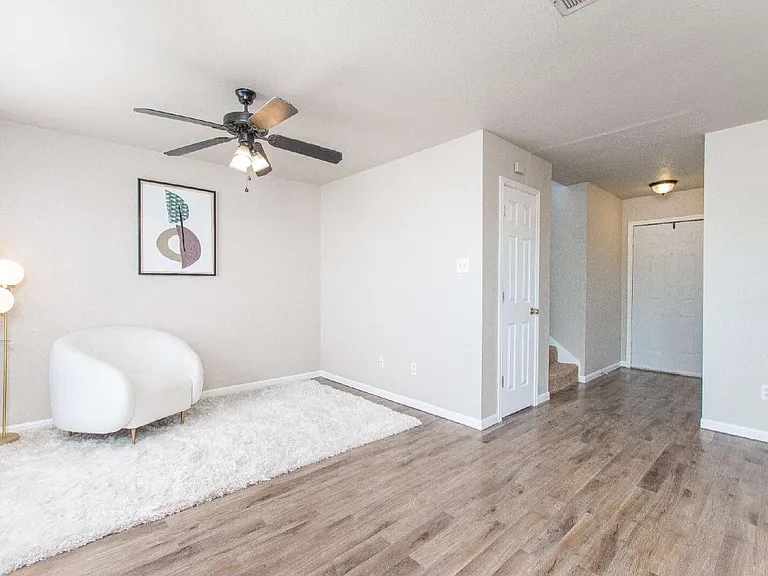 402 Deloris Dr — Photo 7
