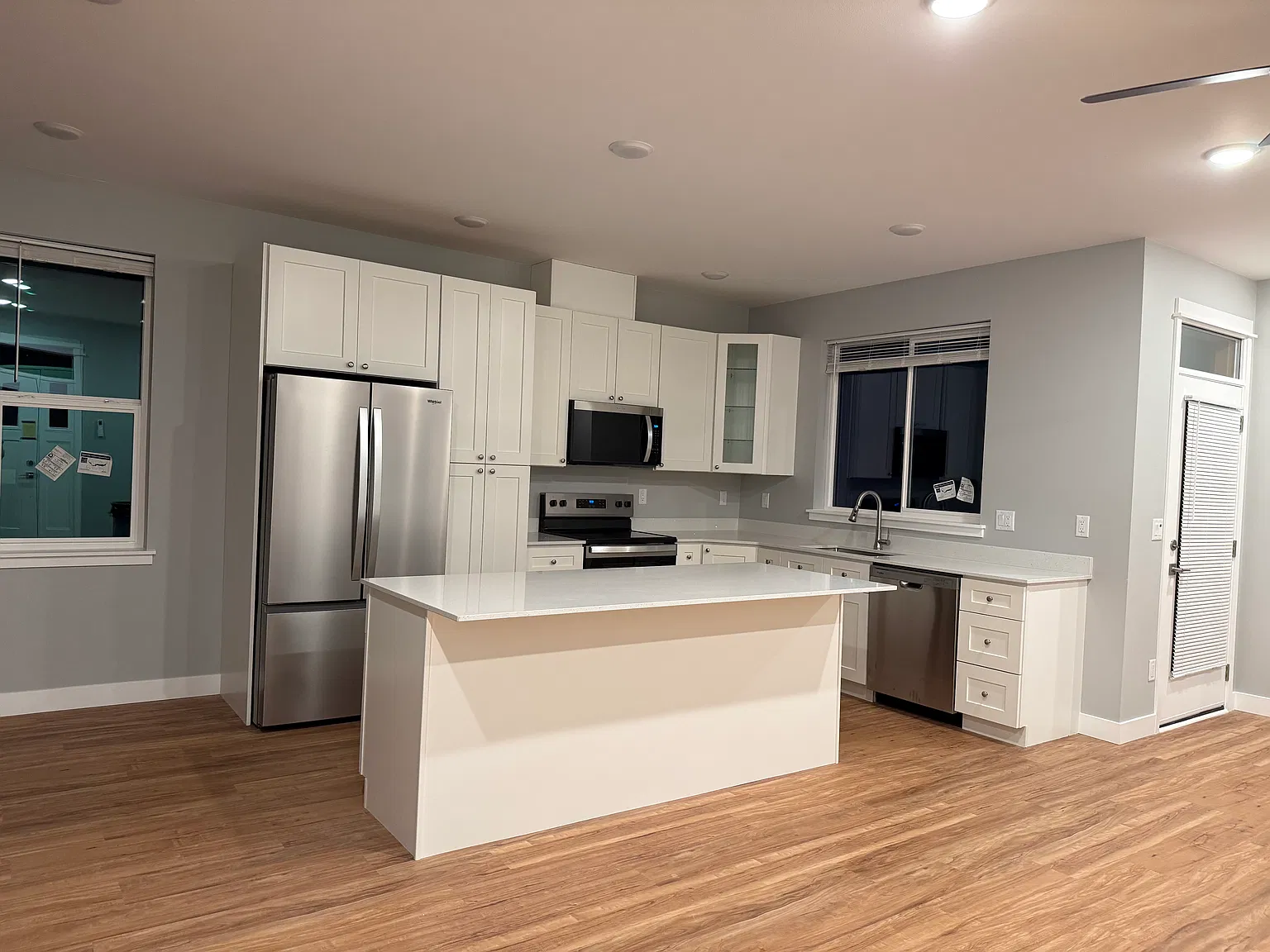 2 bed, 1.5 bath, 1184 sqft, $2,900 — Photo 2