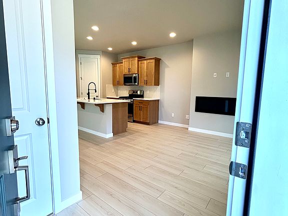 4th image of 18612 NE 45th Ave