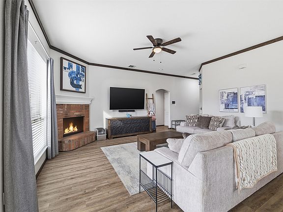 4th image of 910 Grouse Rd