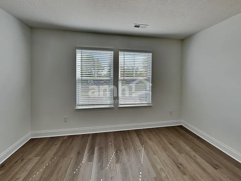 1077 Broyles Xing — Photo 16