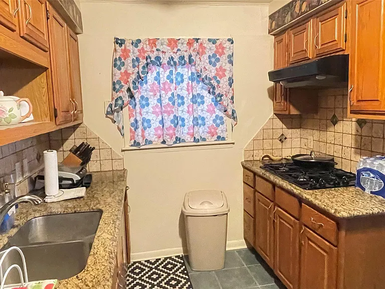 17 Manor Way — Photo 14