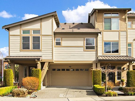 Ideal sunny end unit adjacent to the community dock